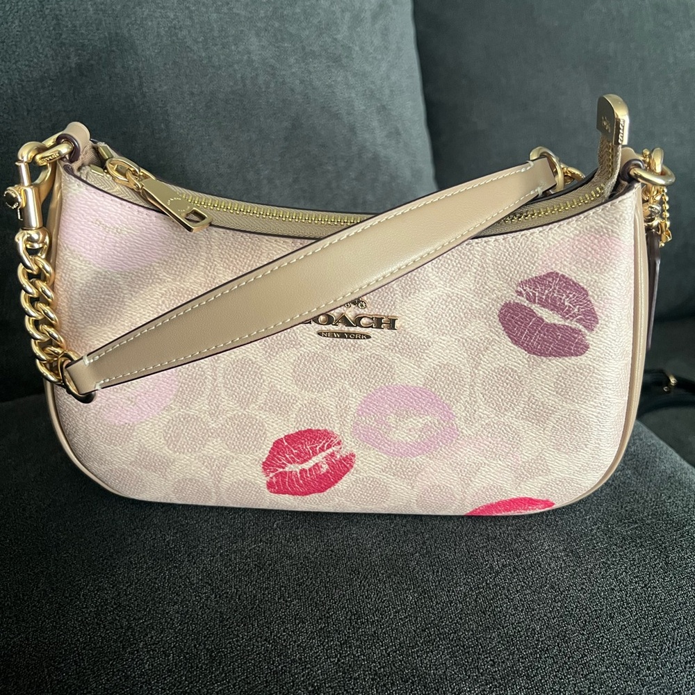 Coach Teri Shoulder Bag Lip Print